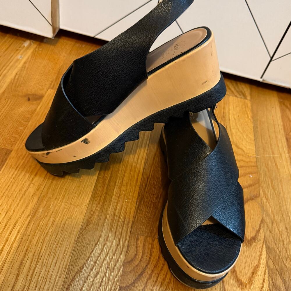 G.C. Shoes Women’s 8.5 Black Tan Cross Bank Pleather Chunky Platform Slingback
